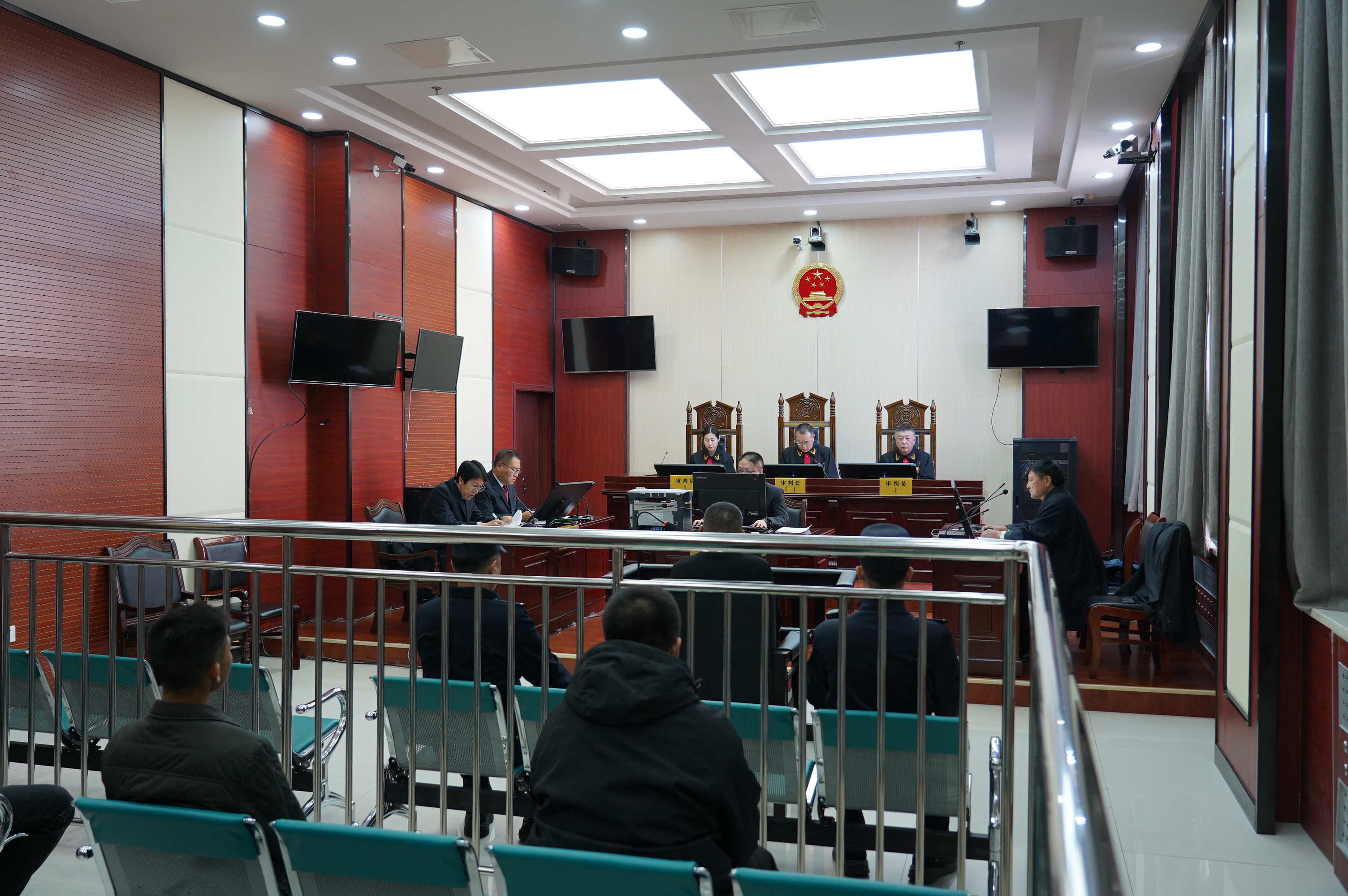 쳤ֹ֧ͥ ලԱĦԺһǷ챬ըﰸ