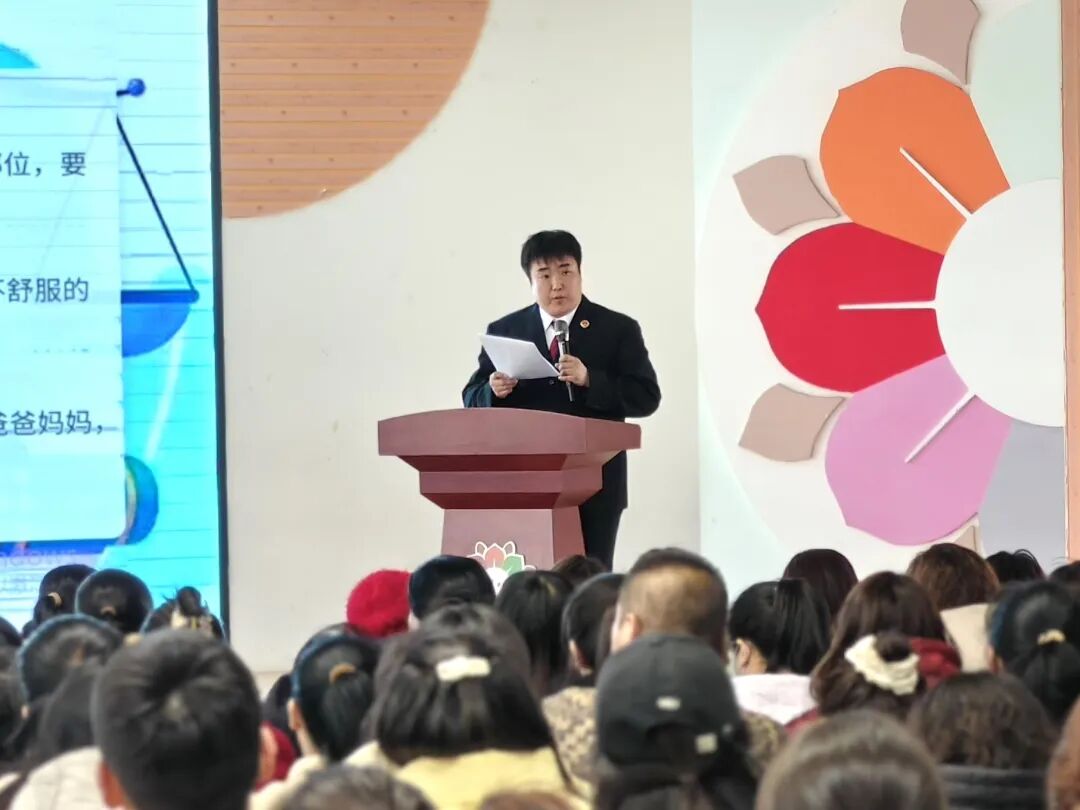 �커��ѿ�����ڴ�δ�� | ����ͯ�� �ػ��ɳ�